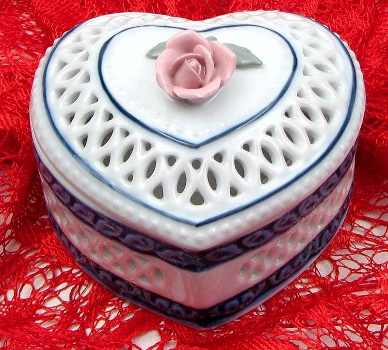 01-33541 4 In. Woven Porcelain Heart Box