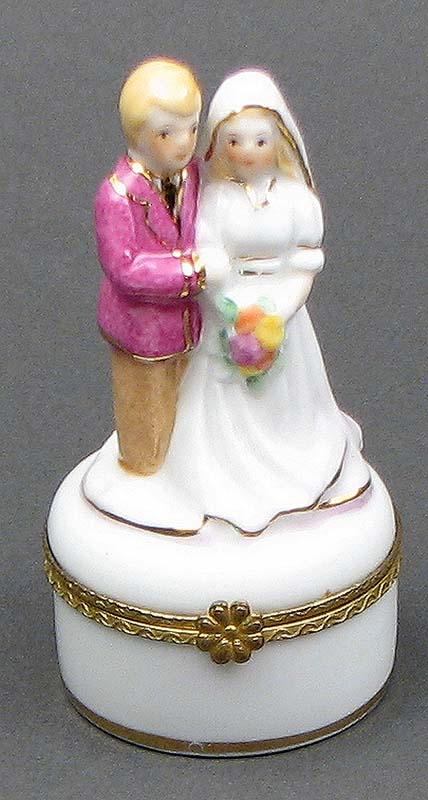 01-37308 Wedding Couple On Mini Trinket Box
