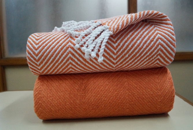 Hbth100pct-col Soft 100-percent Cotton Throw With Hand Knotted Fringes-coral