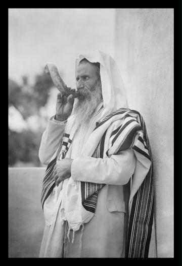 Rabbi Blowing the Shofar 20x30 Poster
