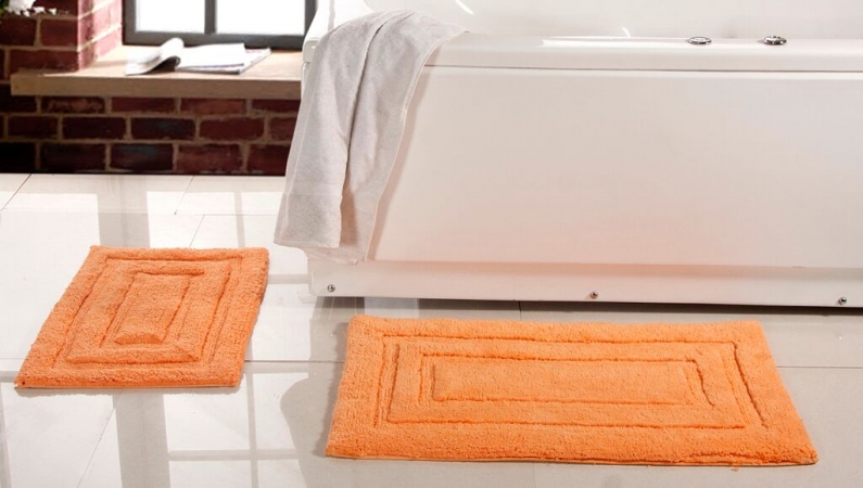 Bathroom Rugs, Hampers and Garbage Cans