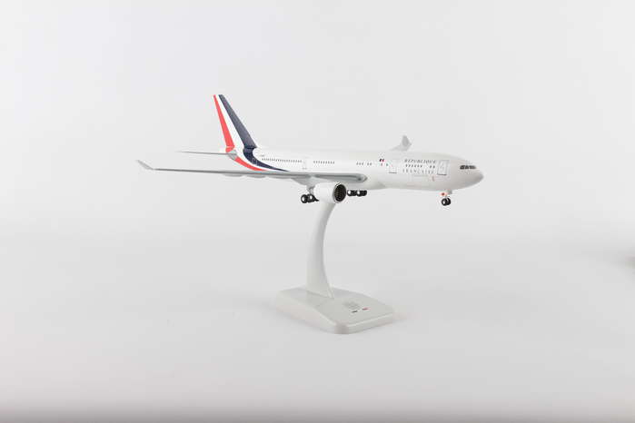 Hg0526g French Air Force A330-200 With Gear Reg No. F-rarf