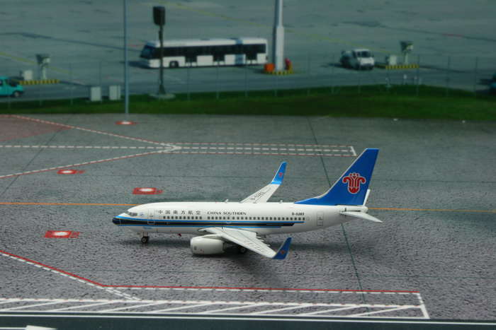 1-400 Ph1274 1-400 China United 737-800w Reg No. B-5665