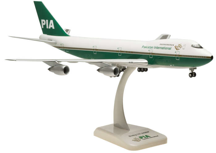 Hg0113g 1-200 Pia 747-200 Old Livery Reg No. Ap-bat With Gear