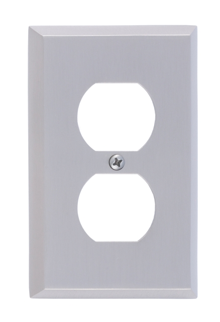 M07-s4510-619 Quaker Single Outlet Satin Nickel Switchplates
