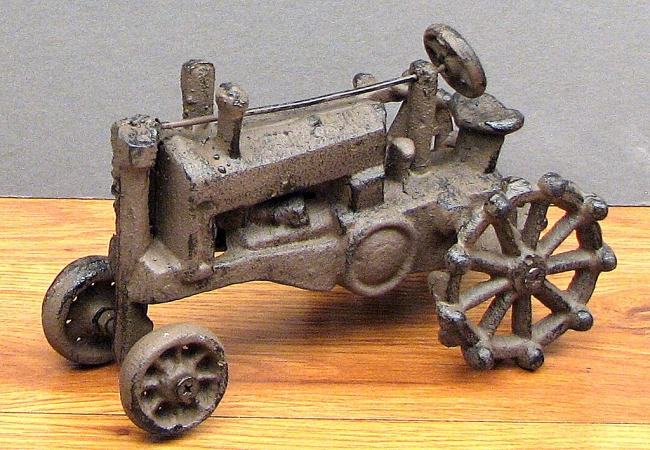 0184s-1046 Vintage Cast Iron Tractor