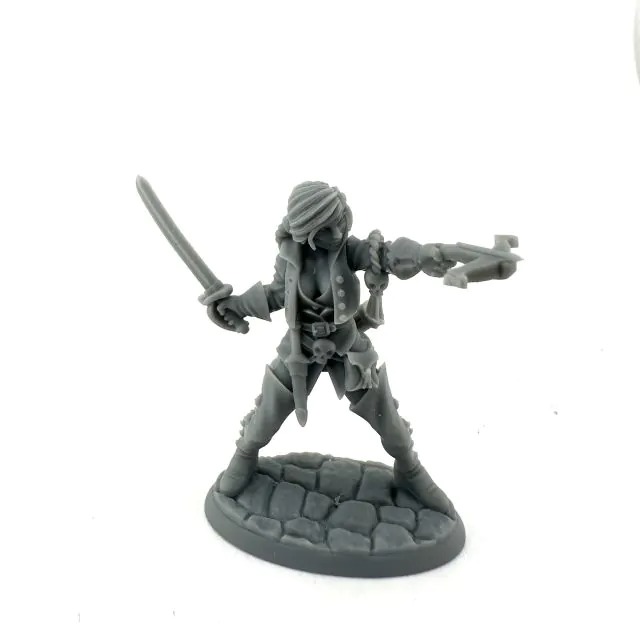 Legends Damaris & Female Duskwarden Miniatures