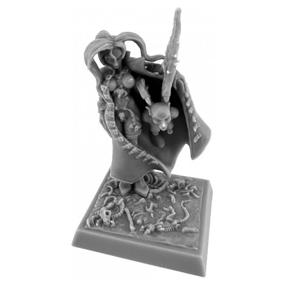 REM30228 Legends Chaos Sorceress Miniature