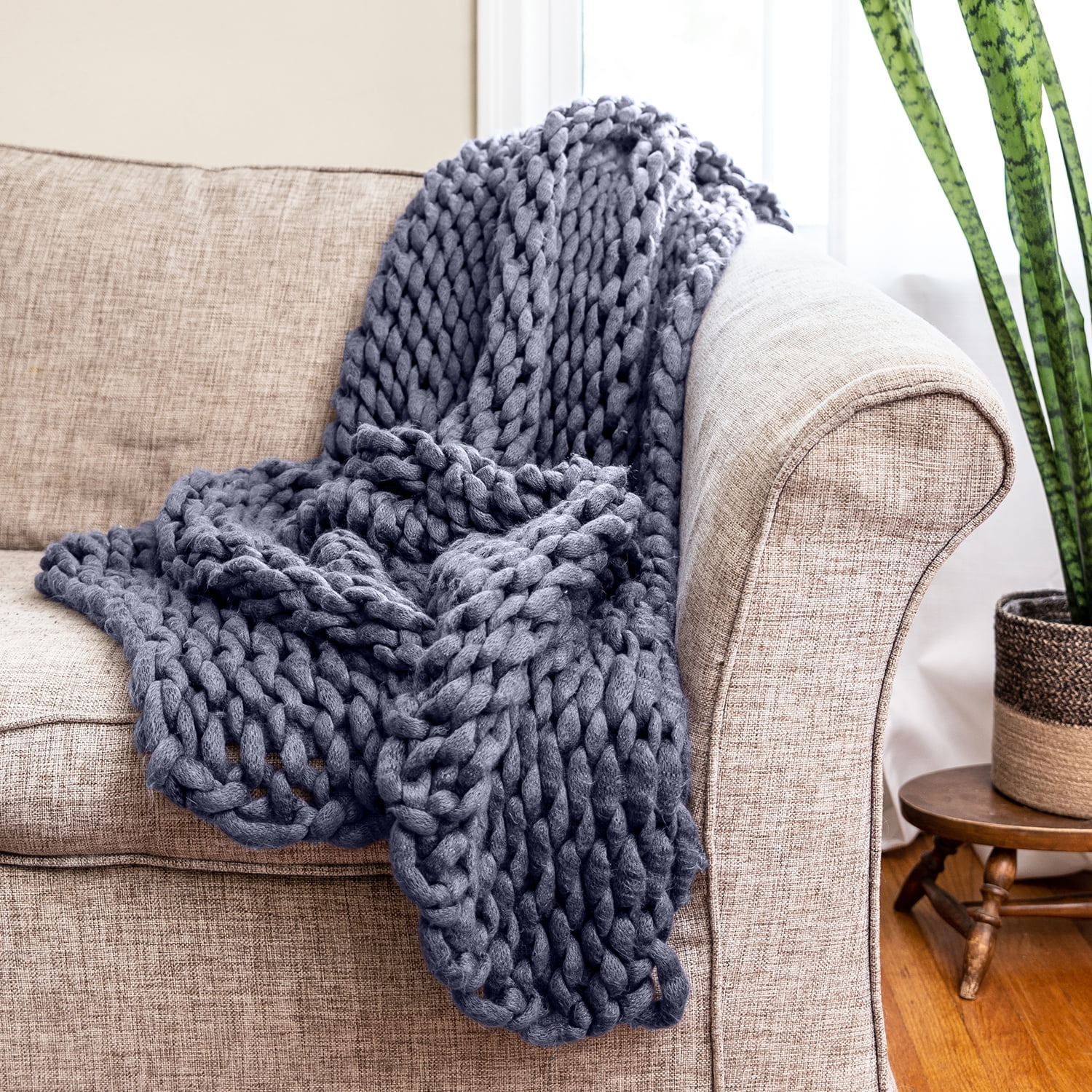 Picture of American Heritage Textiles 70005 40 x 50 in. Chunky Knit Throw&#44; Indigo