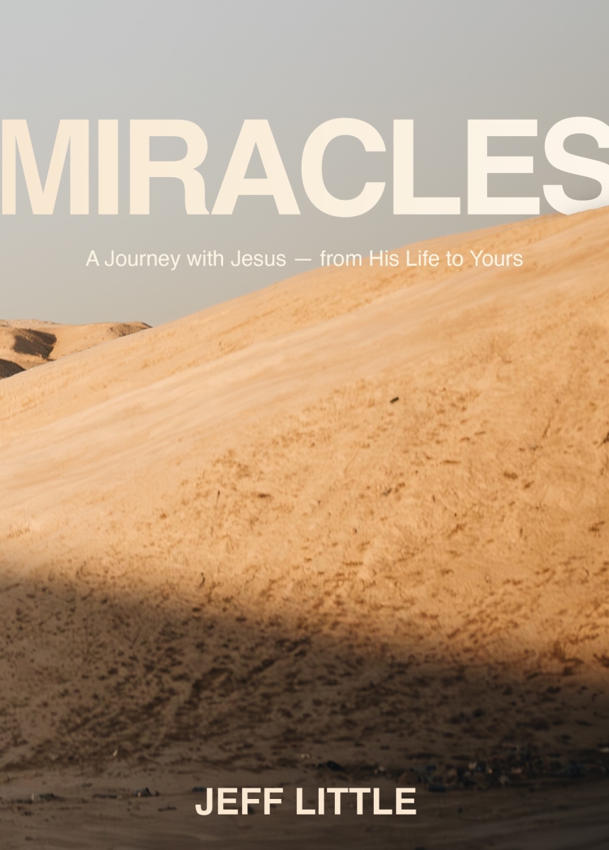 395513 Miracles Book - Trade Paper