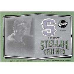 343532 Roy Oswalt Player Worn Jersey Patch Baseball Card - Houston Astros 2004 Upper Deck Vintage No. SSM-37