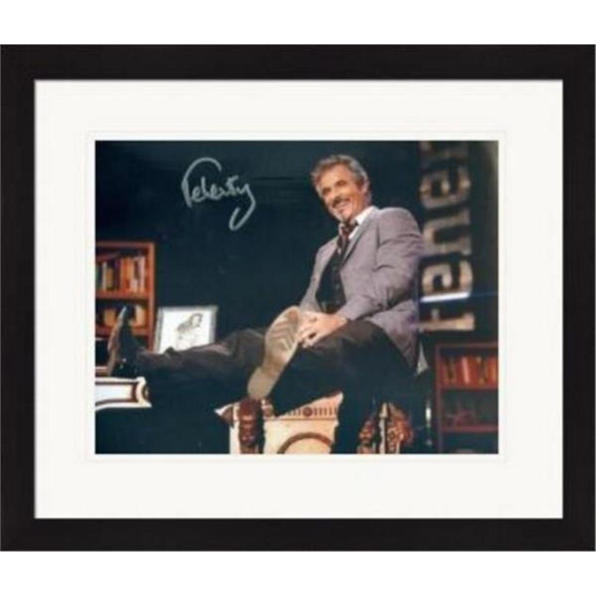 Picture of Autograph Warehouse 376843 8 x 10 in. David Feherty Autographed - SC1 Matted & Framed Photo