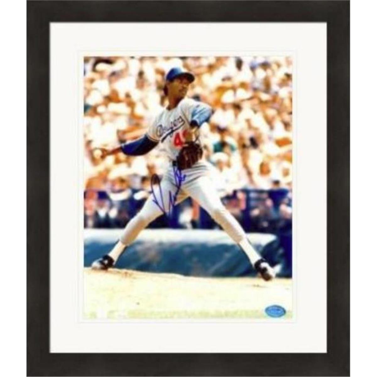 409387 8 x 10 in. Ramon Martinez Autographed Photo - 2 Matted & Framed