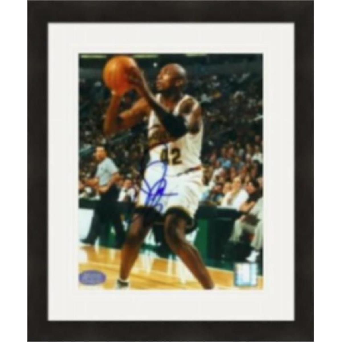 410124 Vin Baker Autographed 8 x 10 in. Photo Seattle Sonics Matted & Framed