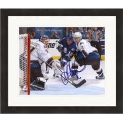 420734 Darcy Tucker Autographed 8 x 10 in. Photo Toronto Maple Leafs Matted & Framed