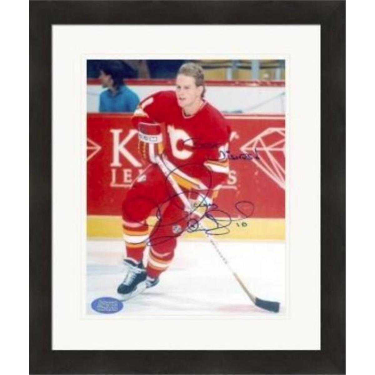 420754 Gary Roberts Autographed 8 x 10 in. Photo Calgary Flames Matted & Framed