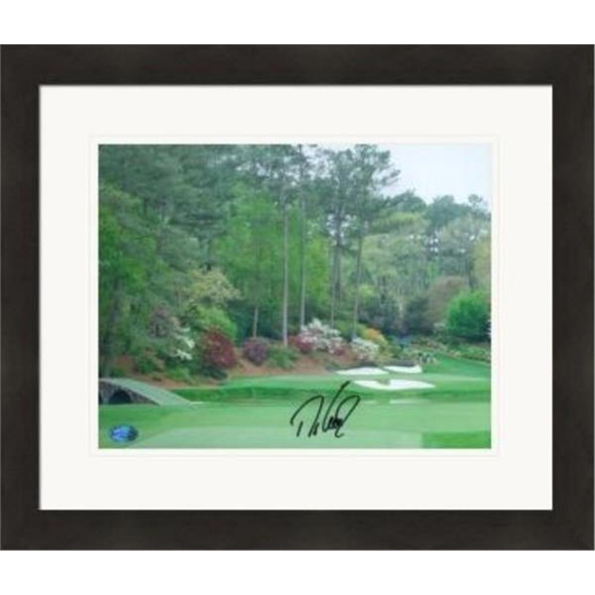 Picture of Autograph Warehouse 432691 8 x 10 in. Davis Love III Autographed SC1 Matted & Framed Photo