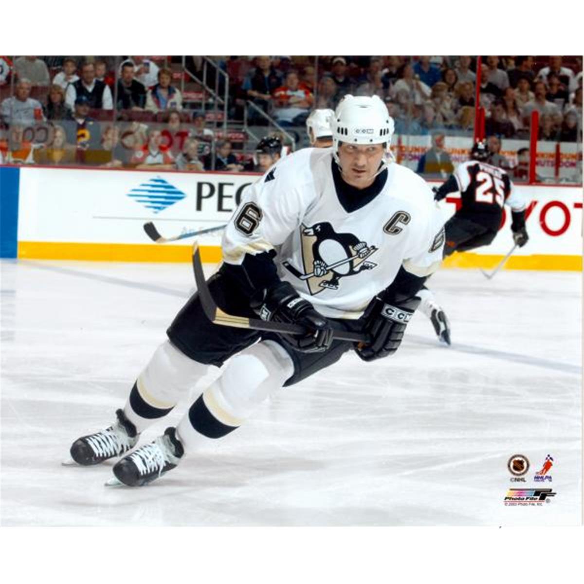 Picture of Autograph Warehouse 443604 8 x 10 in. Pittsburgh Penguins No. 2 Mario Lemieux Photo