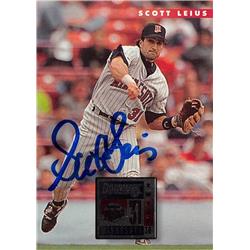 Scott Leius autographed baseball card (Minnesota Twins) 1996 Donruss #240 - Baseball Slabbed Autographed Cards