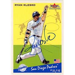 622879 Ryan Klesko Autographed Baseball Card - San Diego Padres - 2002 Fleer Tradition No.184