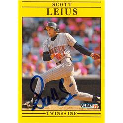 Scott Leius autographed baseball card (Minnesota Twins) 1991 Fleer #U38 - Baseball Slabbed Autographed Cards
