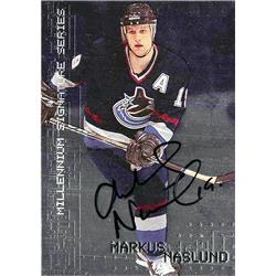 726010 Markus Naslund Autographed Vancouver Canucks 1999 in the Game Millenium No.242 Hockey Card