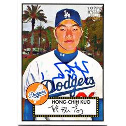 688929 Hong-chih Kuo Autographed Los Angeles Dodgers, JZ 2006 Topps 52 Rookie No.81 Baseball Card