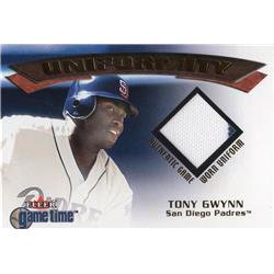 664915 Tony Gwynn Player Worn Jersey Patch San Diego Padres 2001 Fleer Game Time Uniformity No.TG Baseball Card