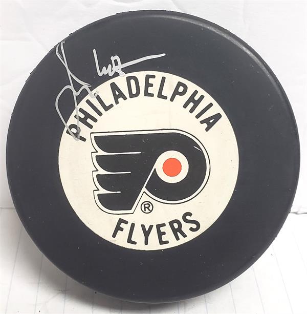 Picture of Autograph Warehouse 783363 Jim Watson Autographed Hockey Puck - Philadelphia Flyers with Display Cube