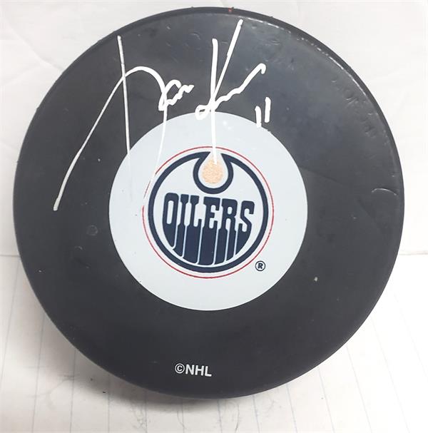 Picture of Autograph Warehouse 783369 Jari Kurri Autographed Hockey Puck - Edmonton Oilers Hall of Famer with Display Cube