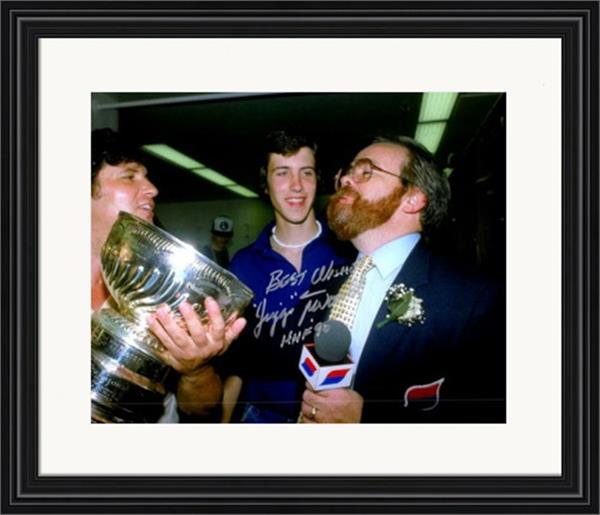 Picture of Autograph Warehouse 726258 Jiggs Mcdonald Autographed 8 x 10 in. Photo -   York Islanders Broadcaster No.SC2 HHF 90 Matted & Framed