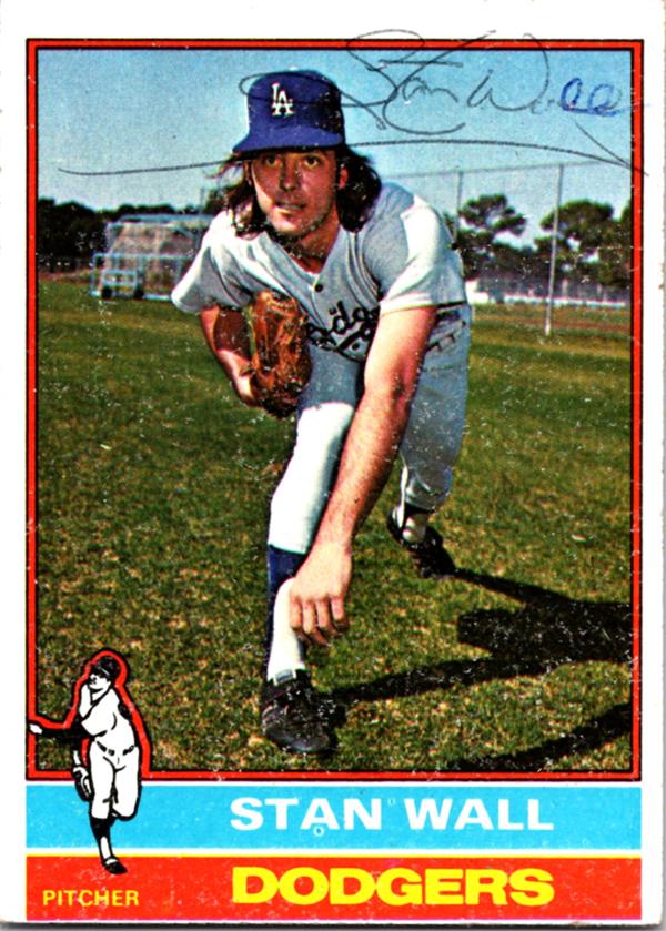 780714 Stan Wall Autographed Baseball Card - Los Angeles Dodgers 1976 Topps No.584