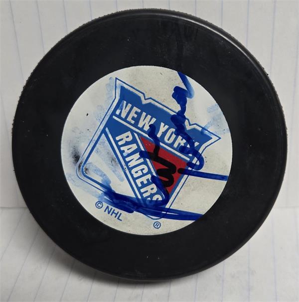 Picture of Autograph Warehouse 783544 Mike Keenan Autographed Hockey Puck -   York Rangers with Display Cube Poor Condition
