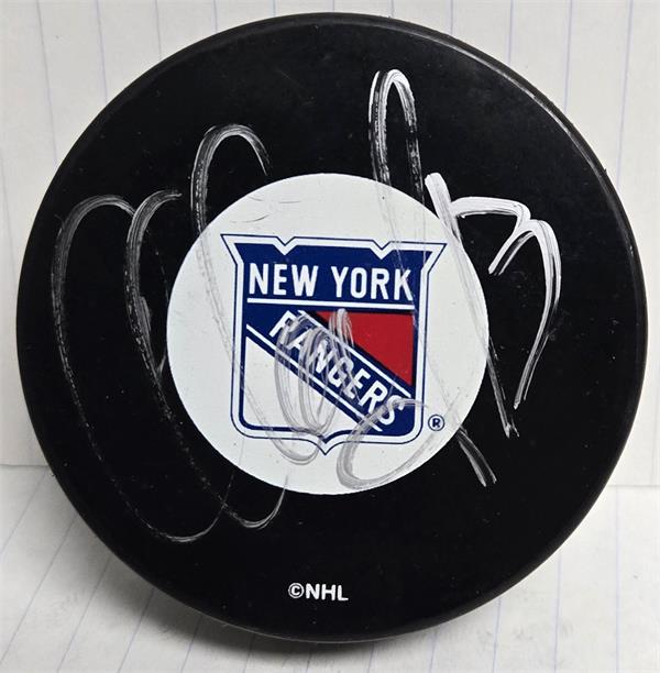 Picture of Autograph Warehouse 783546 Sergei Nemchinov Autographed Hockey Puck -   York Rangers Display Cube