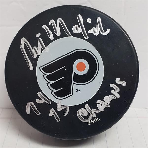 Picture of Autograph Warehouse 783379 Rick Macleish Autographed Hockey Puck - Philadelphia Flyers Inscribed 74 75 Champs with Display Cube