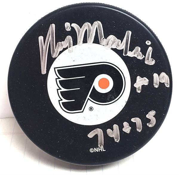 Picture of Autograph Warehouse 783378 Rick Macleish Autographed Hockey Puck - Philadelphia Flyers Inscribed 74 75 with Display Cube