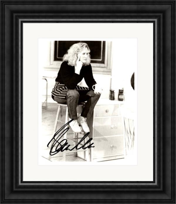 783437 Glenn Close Autographed 8 x 10 in. Photo - B&W Actress No.5 Matted & Framed
