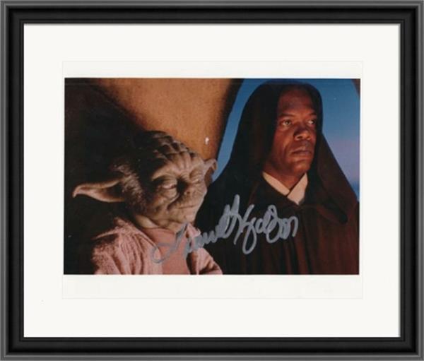 769984 Samuel L Jackson Autographed 8 x 10 in. Photo - Star Wars, Mace Windu with Yoda No.1 Matted & Framed