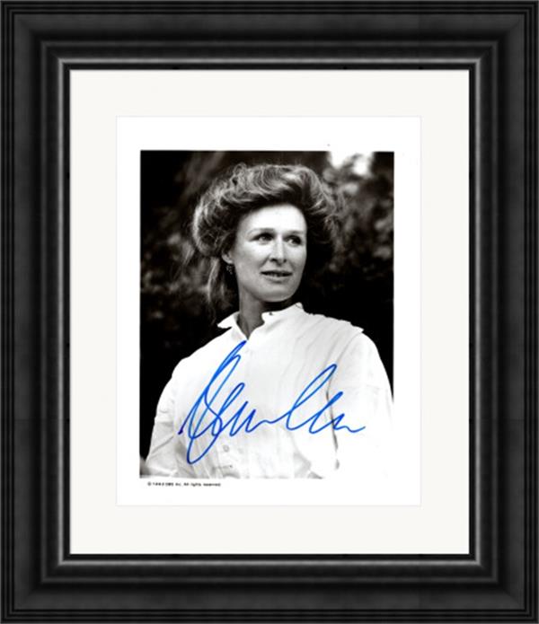 783436 Glenn Close Autographed 8 x 10 in. Photo B&W - Actress No.4 Matted & Framed