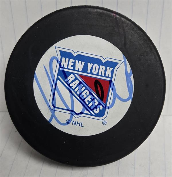 Picture of Autograph Warehouse 783545 Sergei Nemchinov Autographed Hockey Puck -   York Rangers Sharpie