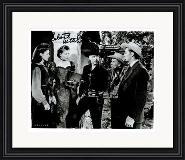 736620 Robert Mitchum Autographed 8 x 10 in. Photo - Actor No.2 Matted & Framed
