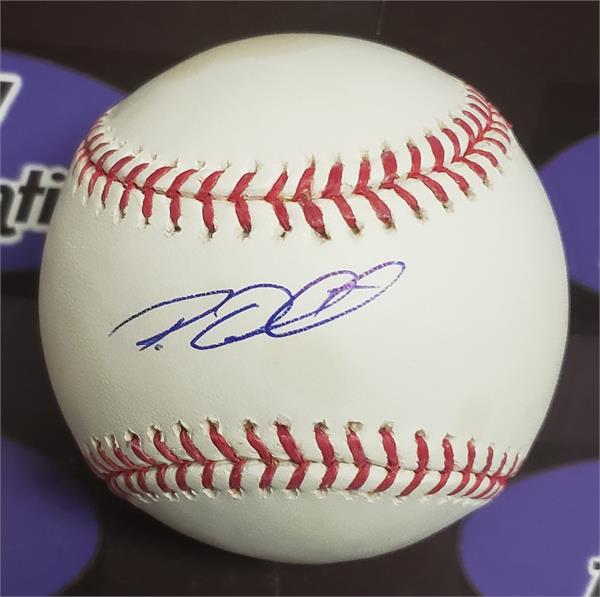 Picture of Autograph Warehouse 726307 Roy Oswalt Autographed Baseball - Romlb Astros Phillies All Star Yellowed Age Spotted