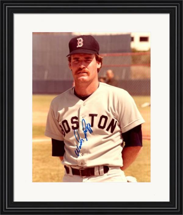 726432 Wade Boggs Autographed 8 x 10 in. Photo - Boston Red Sox No.7 Matted & Framed