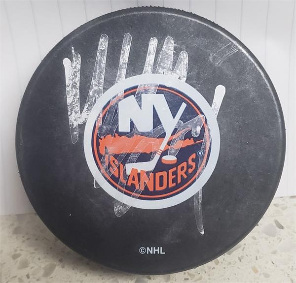 Picture of Autograph Warehouse 782330 Mike Bossy Autographed   York Islanders Hockey Puck - Poor Condition Display Cube - SC2 NHL