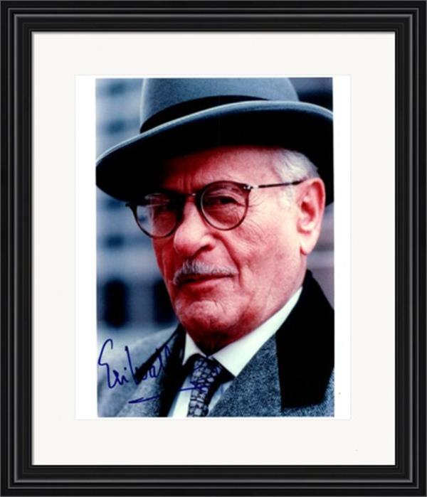 737937 Eli Wallach Autographed 8 x 10 in. Photo - Actor No.6 Matted & Framed