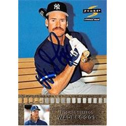 302076 1996 Score Photography Wade Boggs Autographed No.13 Baseball Card - New York Yankees