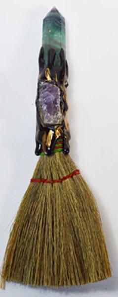 FBRM011 7 in. Amethyst with Crystal Broom