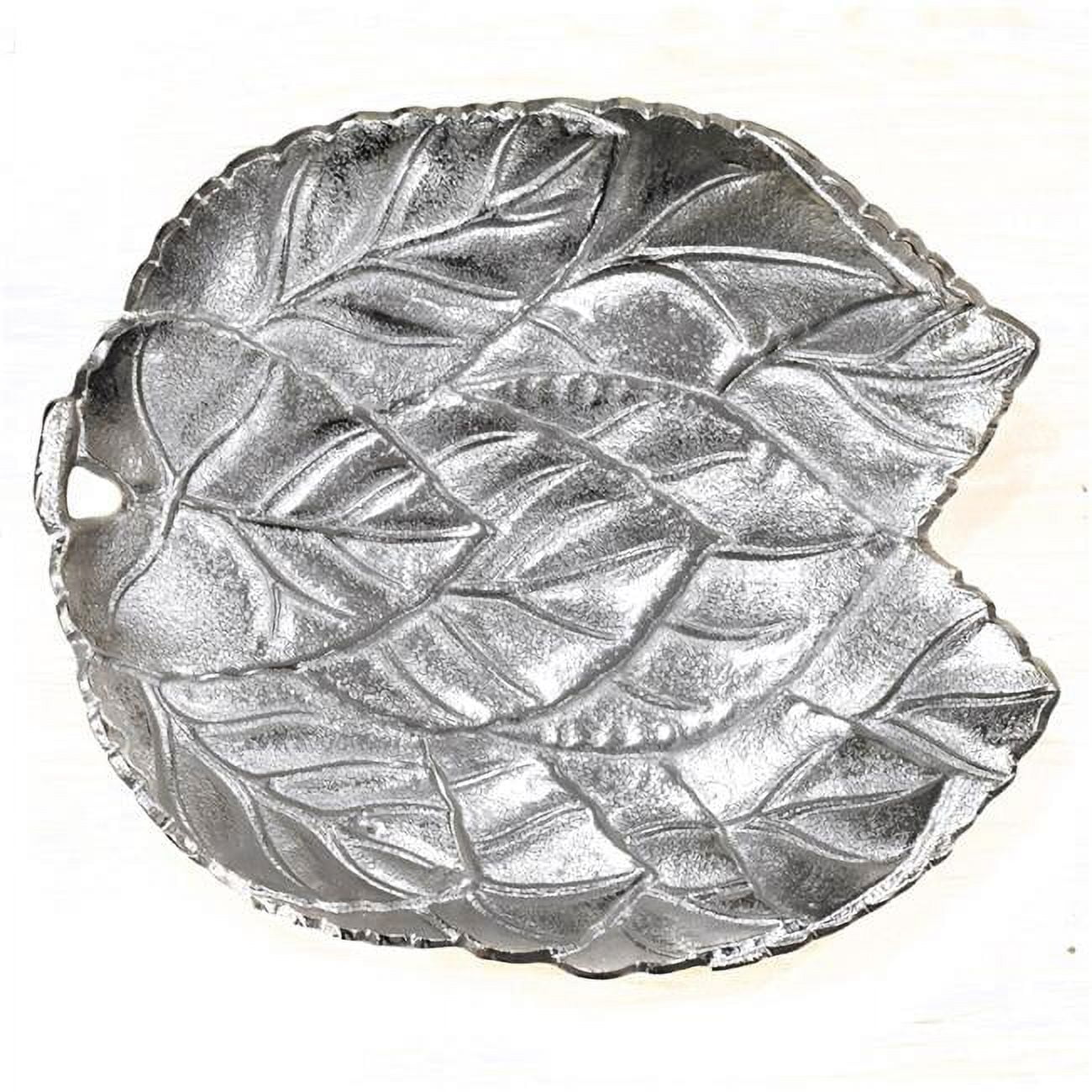 Picture of BBH Homes UBBBVK030AB2020BSC1HS 14.96 x 12.99 x 2.36 in. Handmade Silver Coated Decorative Aluminum Tray