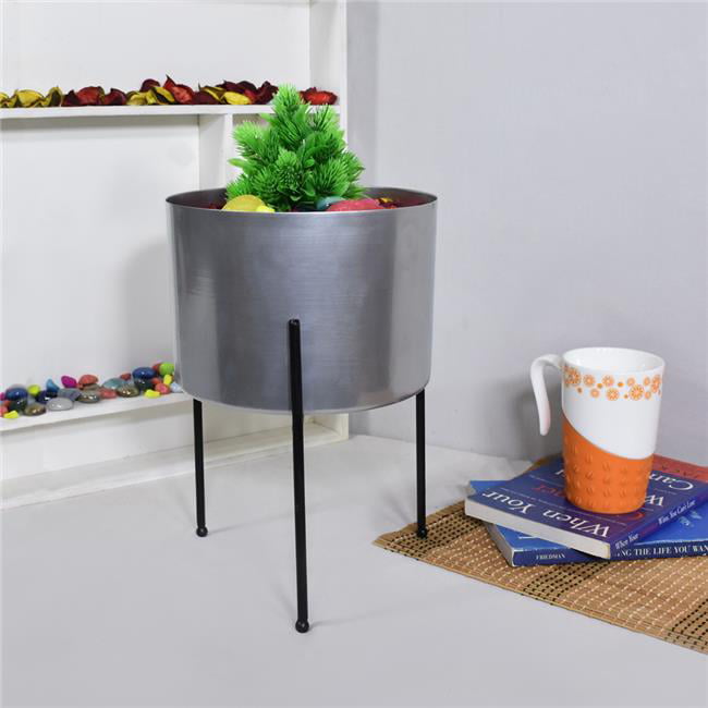 4.2 x 8 x 8 in. Handmade 100 Percent Iron Round Modern Planters Pot, Silver Coated
