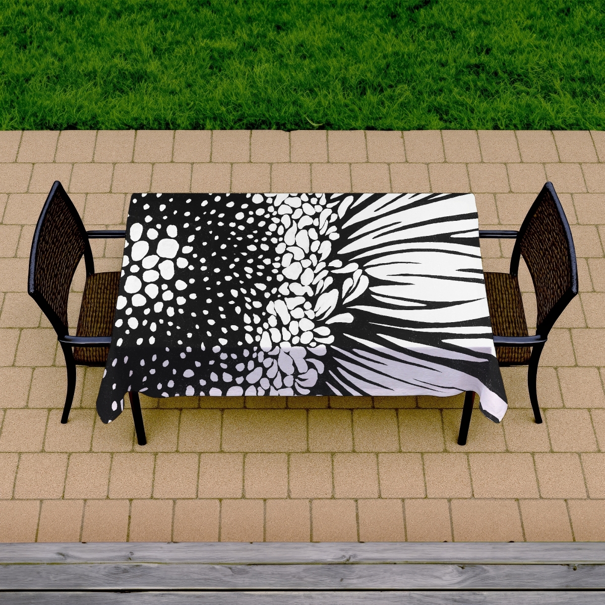 Picture of Begin Home Decor C1TCLRGE1TZWTL 58 x 102 in. Gerbera Flower Tablecloth - White Botanical Indoor & Outdoor Decor